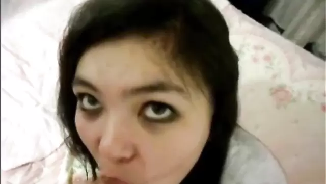 Yosh ozbek ayol spermani yutib yubormoqda