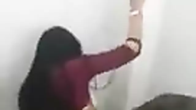 Toshkentlik qiz hojatxonada jinsiy aloqada bolmoqda