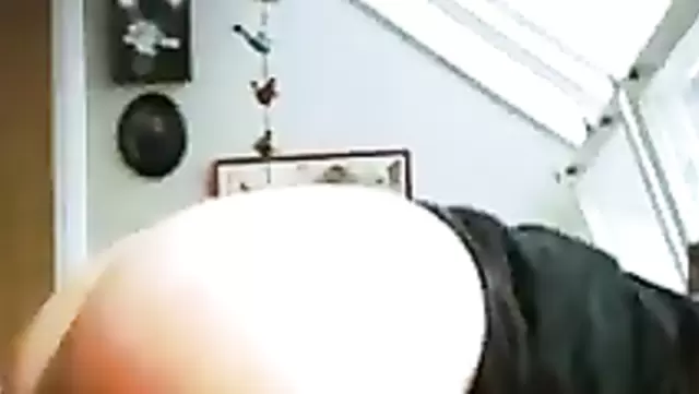 Kiyimli ozbek ayoli it uslubida sikiladi, sperma uning qiniga kirguncha